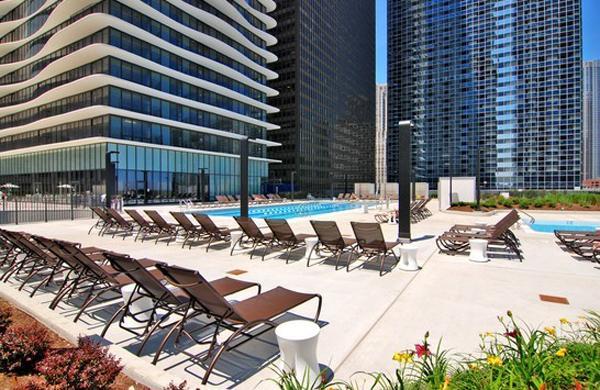 Aqua Hotel Chicago Exterior photo